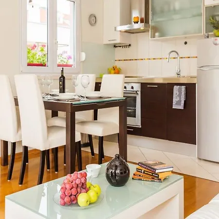 La E Bella * Хвар